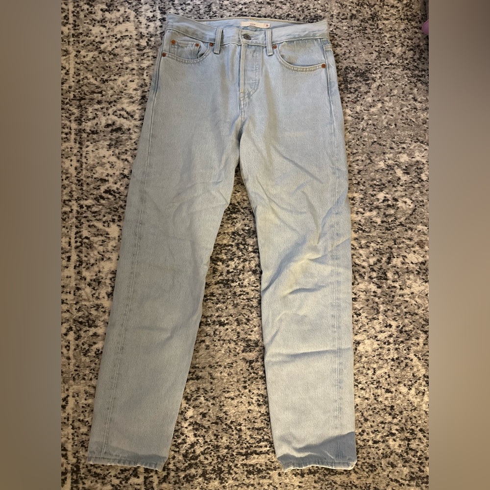 Levi wedgie light blue jeans in size 26.
